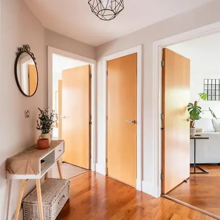 Apartment Flat 4, Kingfisher House Beautiful 2-bed Flat Close To Walls Pass The Keys