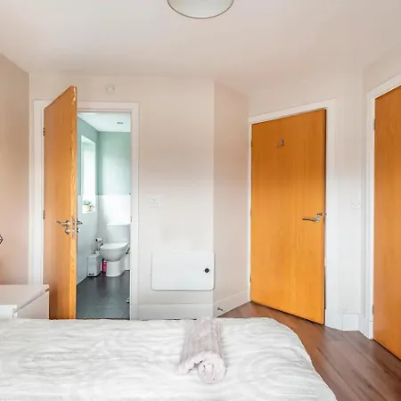 Flat 4, Kingfisher House Beautiful 2-bed Flat Close To Walls Pass The Keys *