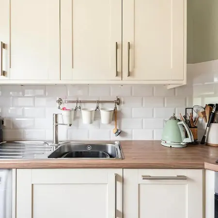 Apartment Flat 4, Kingfisher House Beautiful 2-bed Flat Close To Walls Pass The Keys *