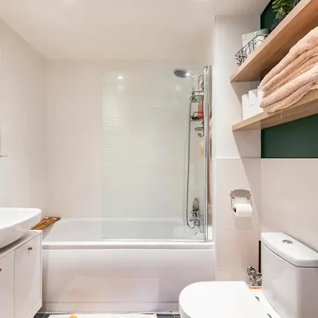 Flat 4, Kingfisher House Beautiful 2-bed Flat Close To Walls Pass The Keys *