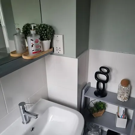 Flat 4, Kingfisher House Beautiful 2-bed Flat Close To Walls Pass The Keys Apartment *
